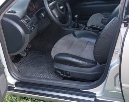 Серый Ауди А6, объемом двигателя 1.8 л и пробегом 425 тыс. км за 3743 $, фото 5 на Automoto.ua