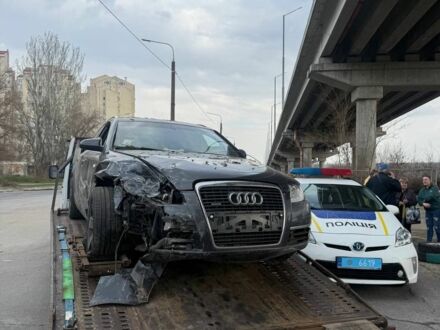 Сірий Ауді А6, об'ємом двигуна 1.6 л та пробігом 290 тис. км за 1700 $, фото 1 на Automoto.ua