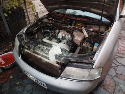 Ауді А6 2000 у Синельниковом на Automoto.ua Сірий Ауді А6, об'ємом двигуна 2 л та пробігом 350 тис. км за 1100 $, фото 1 на Automoto.ua