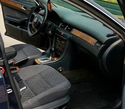 Синий Ауди А6, объемом двигателя 2.4 л и пробегом 415 тыс. км за 4550 $, фото 5 на Automoto.ua