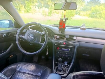 Синий Ауди А6, объемом двигателя 2.5 л и пробегом 300 тыс. км за 3300 $, фото 1 на Automoto.ua