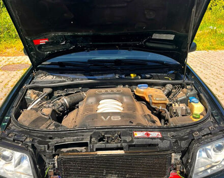 Зеленый Ауди А6, объемом двигателя 2.4 л и пробегом 366 тыс. км за 4800 $, фото 5 на Automoto.ua