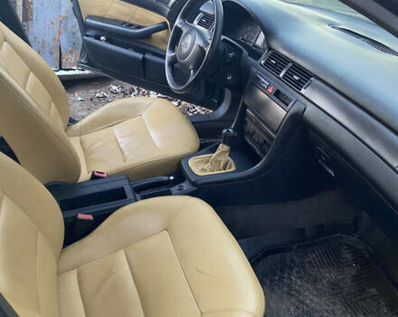 Зеленый Ауди А6, объемом двигателя 2.4 л и пробегом 300 тыс. км за 2200 $, фото 2 на Automoto.ua