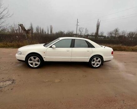 Белый Ауди А8, объемом двигателя 4.2 л и пробегом 425 тыс. км за 3900 $, фото 2 на Automoto.ua