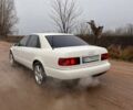 Белый Ауди А8, объемом двигателя 4.2 л и пробегом 425 тыс. км за 3900 $, фото 5 на Automoto.ua
