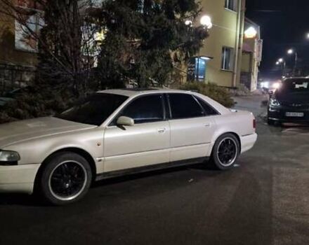 Белый Ауди А8, объемом двигателя 4.2 л и пробегом 350 тыс. км за 3500 $, фото 2 на Automoto.ua