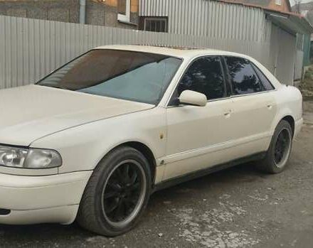 Белый Ауди А8, объемом двигателя 4.2 л и пробегом 350 тыс. км за 3500 $, фото 5 на Automoto.ua