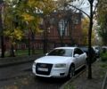 Белый Ауди А8, объемом двигателя 3.7 л и пробегом 320 тыс. км за 8000 $, фото 1 на Automoto.ua