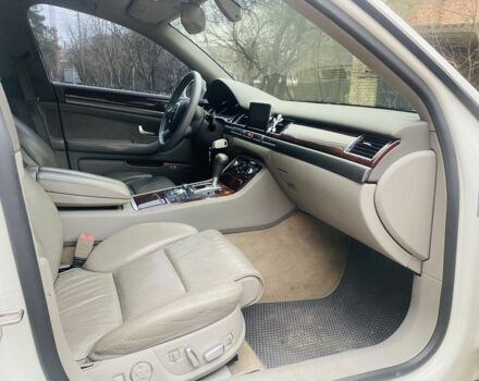 Белый Ауди А8, объемом двигателя 4.2 л и пробегом 220 тыс. км за 7900 $, фото 5 на Automoto.ua