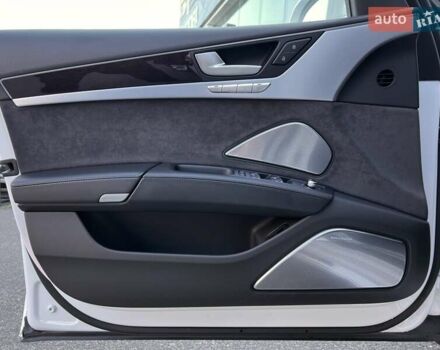 Белый Ауди А8, объемом двигателя 4.16 л и пробегом 114 тыс. км за 19900 $, фото 22 на Automoto.ua