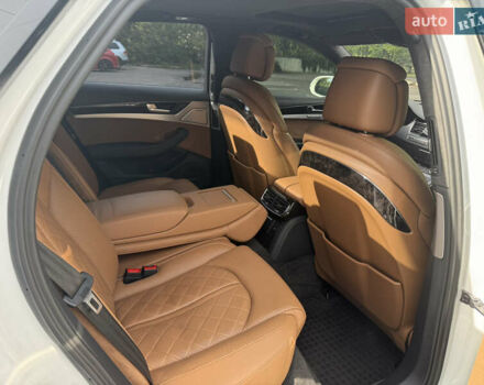 Белый Ауди А8, объемом двигателя 2.97 л и пробегом 178 тыс. км за 27900 $, фото 7 на Automoto.ua