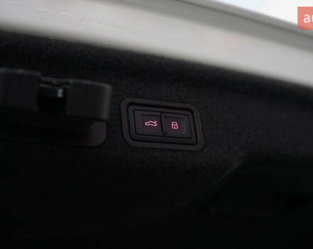 Белый Ауди А8, объемом двигателя 3.99 л и пробегом 172 тыс. км за 29000 $, фото 28 на Automoto.ua