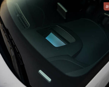 Белый Ауди А8, объемом двигателя 3.99 л и пробегом 172 тыс. км за 29000 $, фото 6 на Automoto.ua