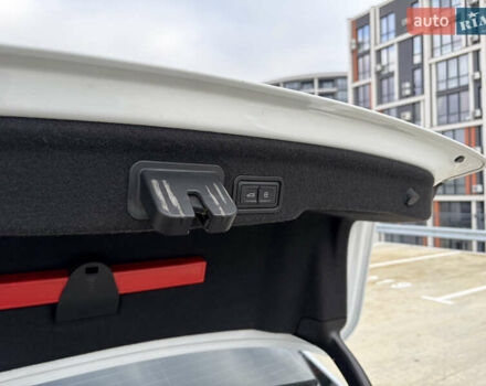 Білий Ауді A8, об'ємом двигуна 4.2 л та пробігом 269 тис. км за 25500 $, фото 44 на Automoto.ua