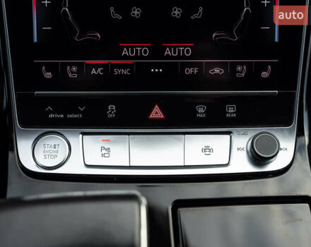 Белый Ауди А8, объемом двигателя 3 л и пробегом 165 тыс. км за 43500 $, фото 40 на Automoto.ua