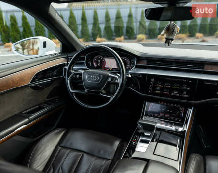 Белый Ауди А8, объемом двигателя 3 л и пробегом 165 тыс. км за 43500 $, фото 76 на Automoto.ua