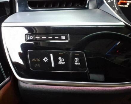 Белый Ауди А8, объемом двигателя 3 л и пробегом 19 тыс. км за 42500 $, фото 17 на Automoto.ua