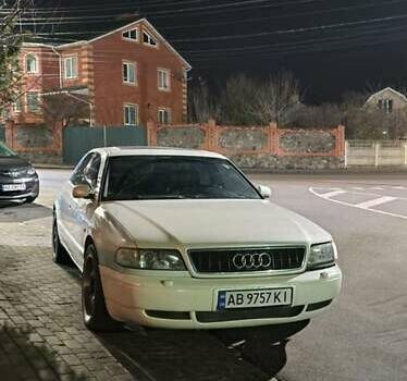 Белый Ауди А8, объемом двигателя 4.2 л и пробегом 350 тыс. км за 3500 $, фото 1 на Automoto.ua