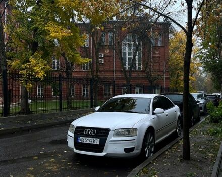 Белый Ауди А8, объемом двигателя 3.7 л и пробегом 320 тыс. км за 8000 $, фото 1 на Automoto.ua