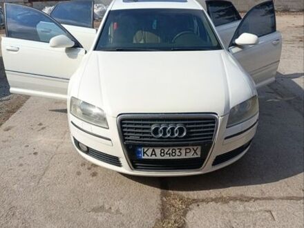 Белый Ауди А8, объемом двигателя 4.2 л и пробегом 300 тыс. км за 7600 $, фото 1 на Automoto.ua