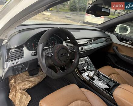 Белый Ауди А8, объемом двигателя 2.97 л и пробегом 178 тыс. км за 27900 $, фото 1 на Automoto.ua