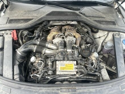 Белый Ауди А8, объемом двигателя 4 л и пробегом 178 тыс. км за 4500 $, фото 1 на Automoto.ua