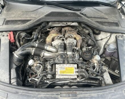 Белый Ауди А8, объемом двигателя 4 л и пробегом 178 тыс. км за 4500 $, фото 1 на Automoto.ua