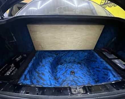 Чорний Ауді A8, об'ємом двигуна 2.5 л та пробігом 200 тис. км за 8000 $, фото 3 на Automoto.ua