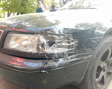 Черный Ауди А8, объемом двигателя 4.2 л и пробегом 480 тыс. км за 2000 $, фото 3 на Automoto.ua