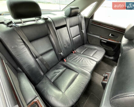 Черный Ауди А8, объемом двигателя 3.3 л и пробегом 380 тыс. км за 6400 $, фото 7 на Automoto.ua