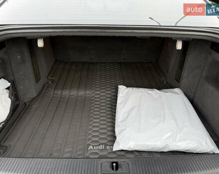 Черный Ауди А8, объемом двигателя 2.98 л и пробегом 260 тыс. км за 7000 $, фото 11 на Automoto.ua