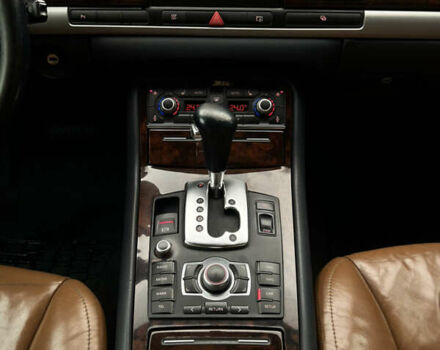 Черный Ауди А8, объемом двигателя 3 л и пробегом 279 тыс. км за 9300 $, фото 17 на Automoto.ua