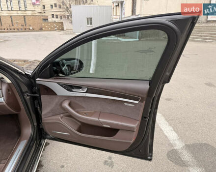 Черный Ауди А8, объемом двигателя 4.16 л и пробегом 246 тыс. км за 17500 $, фото 24 на Automoto.ua