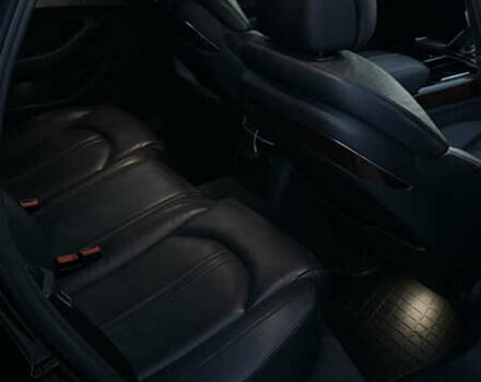 Черный Ауди А8, объемом двигателя 3 л и пробегом 200 тыс. км за 15000 $, фото 4 на Automoto.ua