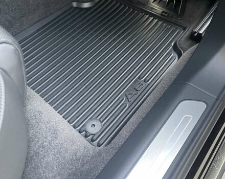 Чорний Ауді A8, об'ємом двигуна 3.99 л та пробігом 56 тис. км за 40000 $, фото 134 на Automoto.ua