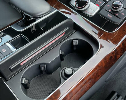 Чорний Ауді A8, об'ємом двигуна 3.99 л та пробігом 56 тис. км за 40000 $, фото 142 на Automoto.ua