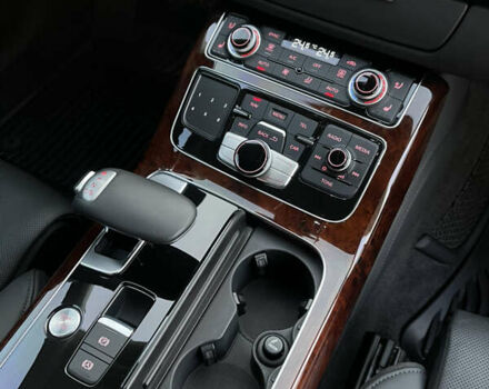 Чорний Ауді A8, об'ємом двигуна 3.99 л та пробігом 56 тис. км за 40000 $, фото 157 на Automoto.ua