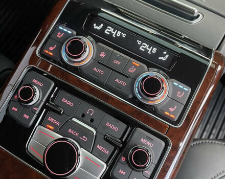 Чорний Ауді A8, об'ємом двигуна 3.99 л та пробігом 56 тис. км за 40000 $, фото 126 на Automoto.ua