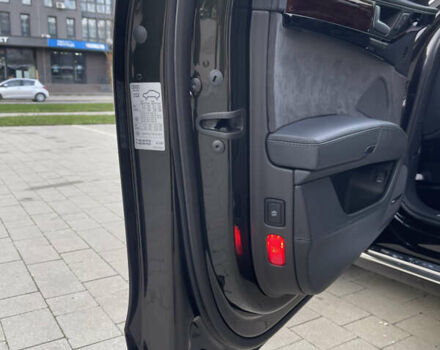 Чорний Ауді A8, об'ємом двигуна 3.99 л та пробігом 56 тис. км за 40000 $, фото 32 на Automoto.ua