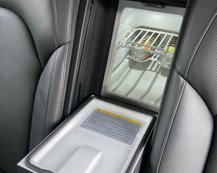 Чорний Ауді A8, об'ємом двигуна 3.99 л та пробігом 56 тис. км за 40000 $, фото 68 на Automoto.ua