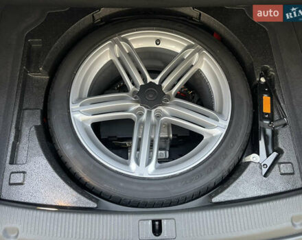 Чорний Ауді A8, об'ємом двигуна 3.99 л та пробігом 56 тис. км за 40000 $, фото 43 на Automoto.ua