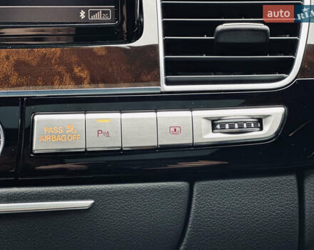 Чорний Ауді A8, об'ємом двигуна 3 л та пробігом 274 тис. км за 18700 $, фото 76 на Automoto.ua