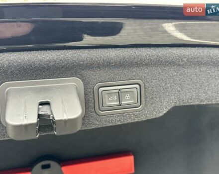 Чорний Ауді A8, об'ємом двигуна 3 л та пробігом 122 тис. км за 28999 $, фото 91 на Automoto.ua