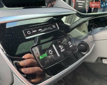 Ауди А8 2021 в Киеве на Automoto.ua Черный Ауди А8, объемом двигателя 2.97 л и пробегом 98 тыс. км за 67500 $, фото 22 на Automoto.ua