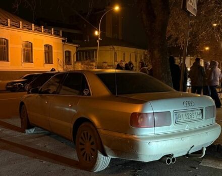 Серый Ауди А8, объемом двигателя 4.2 л и пробегом 456 тыс. км за 4000 $, фото 12 на Automoto.ua