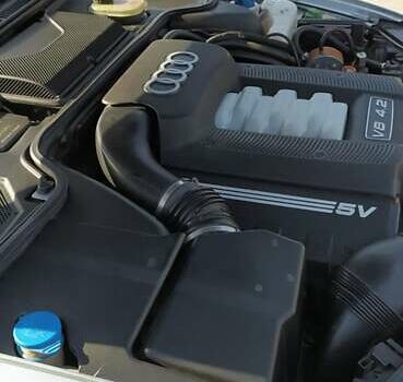 Серый Ауди А8, объемом двигателя 4.2 л и пробегом 245 тыс. км за 9500 $, фото 1 на Automoto.ua