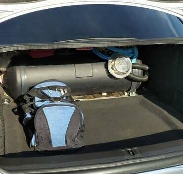 Серый Ауди А8, объемом двигателя 4.2 л и пробегом 245 тыс. км за 9500 $, фото 4 на Automoto.ua