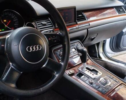 Серый Ауди А8, объемом двигателя 4.2 л и пробегом 375 тыс. км за 4200 $, фото 4 на Automoto.ua