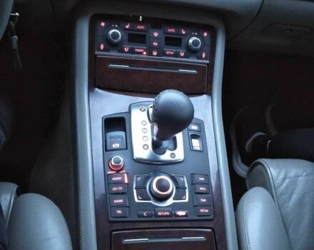 Серый Ауди А8, объемом двигателя 4.2 л и пробегом 242 тыс. км за 4300 $, фото 17 на Automoto.ua