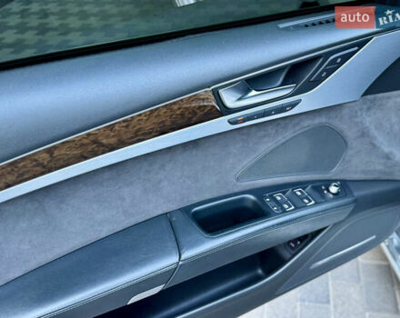 Сірий Ауді A8, об'ємом двигуна 4.13 л та пробігом 266 тис. км за 17900 $, фото 19 на Automoto.ua